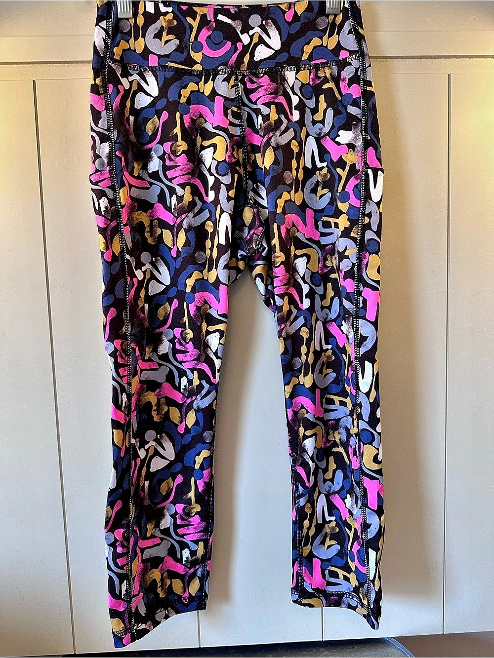 Tek Gear Abstract Print Leggings in Black & Pink Size Small